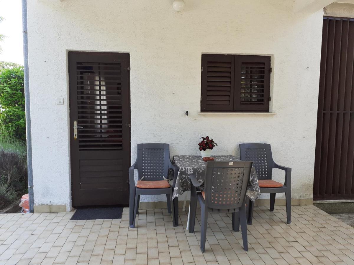 Apartments With A Parking Space Malinska, Krk - 19291 Exterior foto
